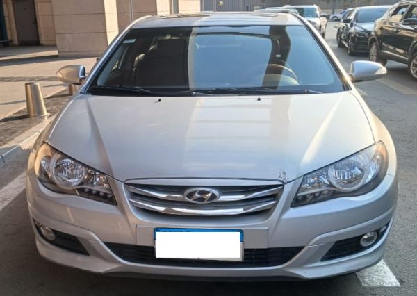 Hyundai Elantra HD 2023